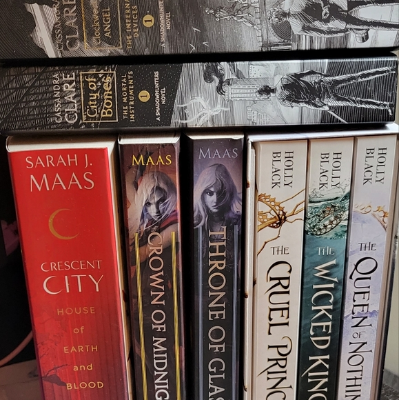 Book Bundle - Picture 1 of 3